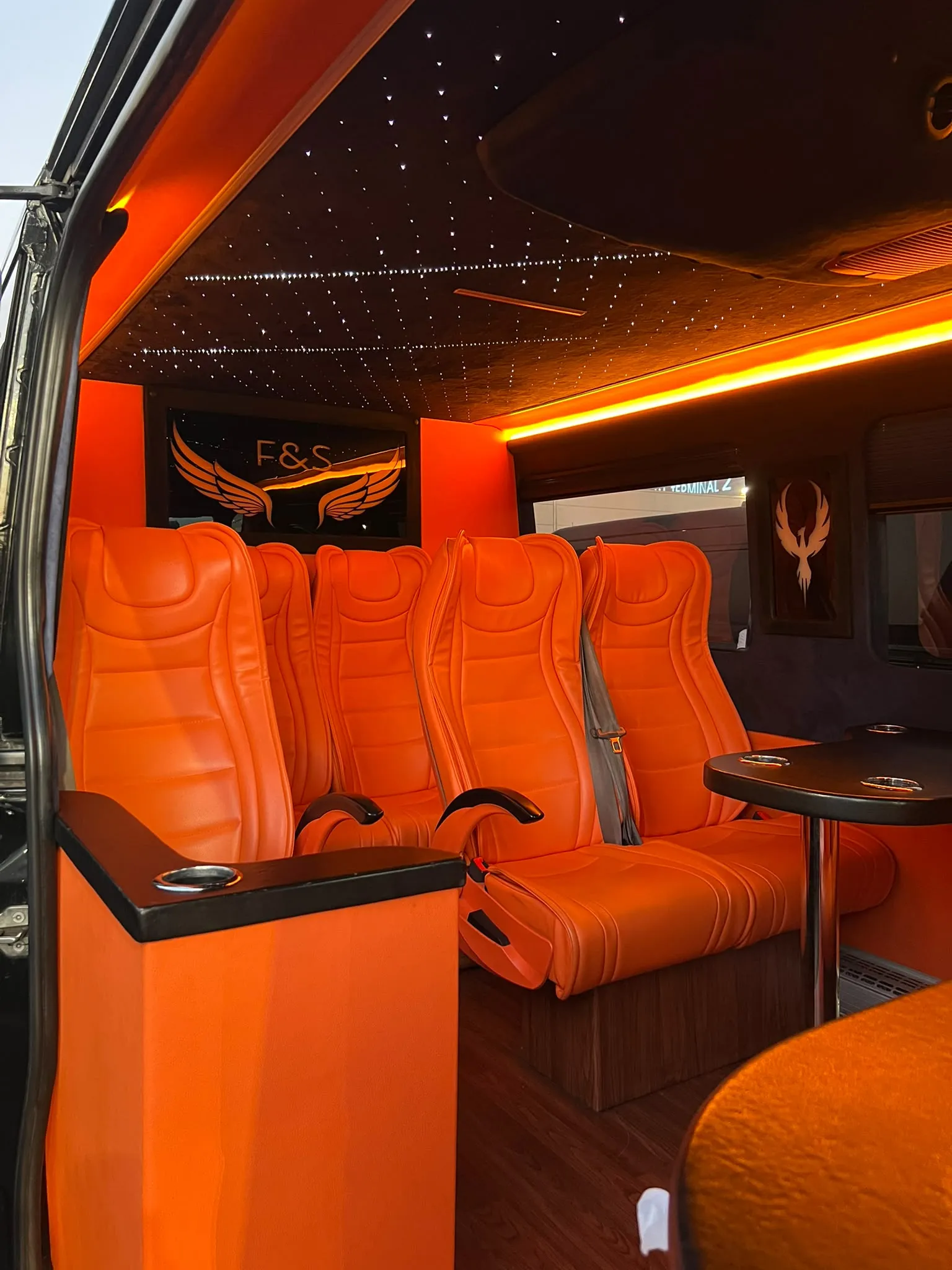 MERCEDES ULTRA VIP (4-10 PAX)